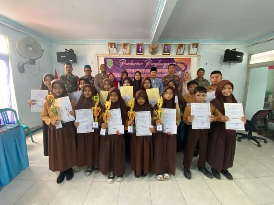  Pemberian Penghargaan Kepada Siswa Berprestassi  Tingkat SD dan SMP DESA SEPINGGAN